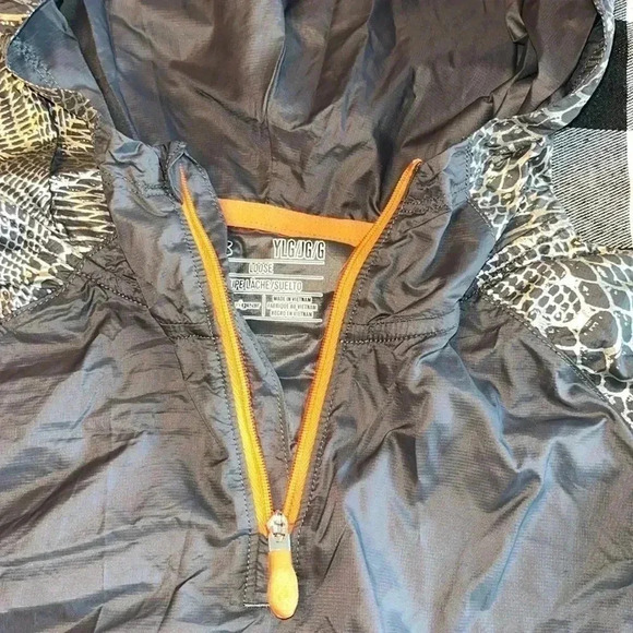 Under Armour hooded windbreaker size youth large - Picture 2 of 4